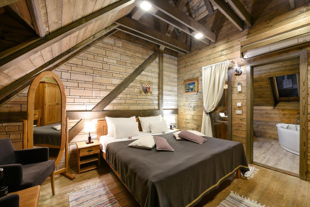 Ethno Plitvice Lakes Ferienpark 4*